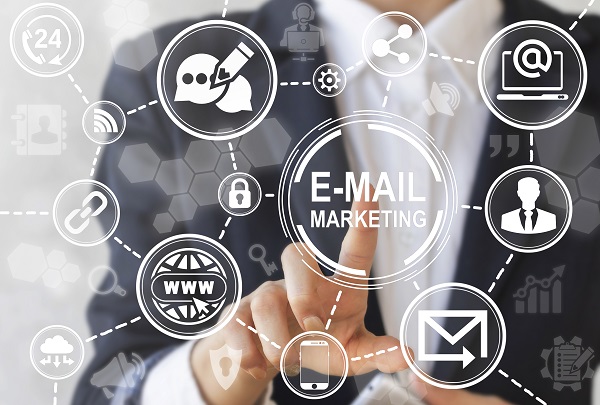 How to Incorporate Email Marketing and Social Networks to Get More Customers